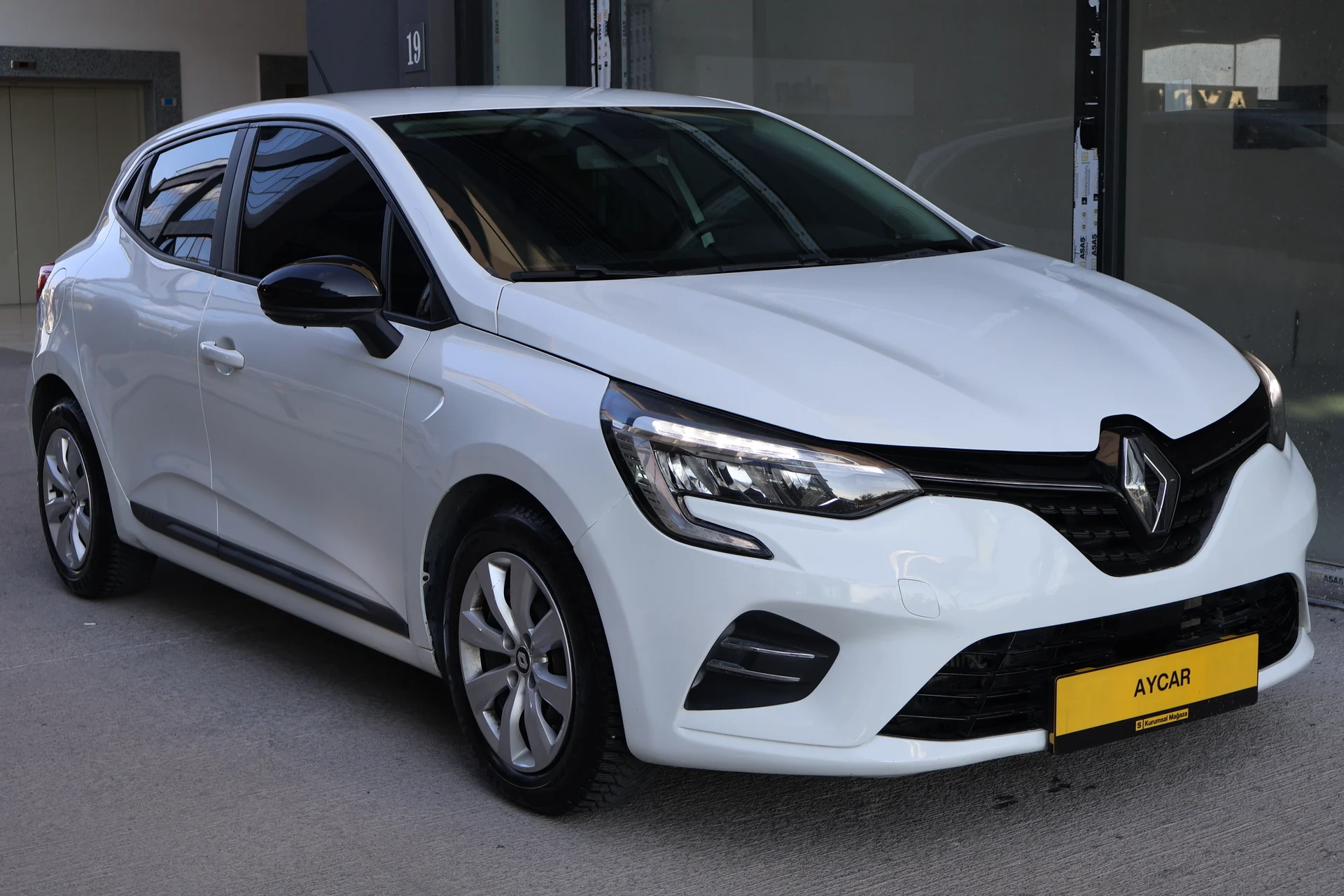 AYCAR'DAN 2022 OTOMATİK CLİO AĞIR HASAR KAYITLI 67.000KM.